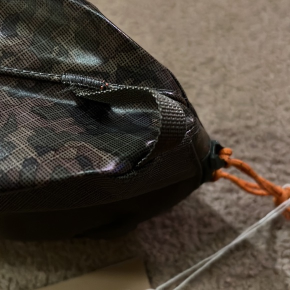 NWT PATAGONIA BLACK HOLE PACK CUBE 3L TOILETRIES DOPP KIT BASIN GREEN/CAMO $35 - Picture 8 of 14